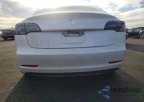 2021 Tesla Model 3 z USA, uszkodzony, nr VIN 5YJ3E1EA3MF018084